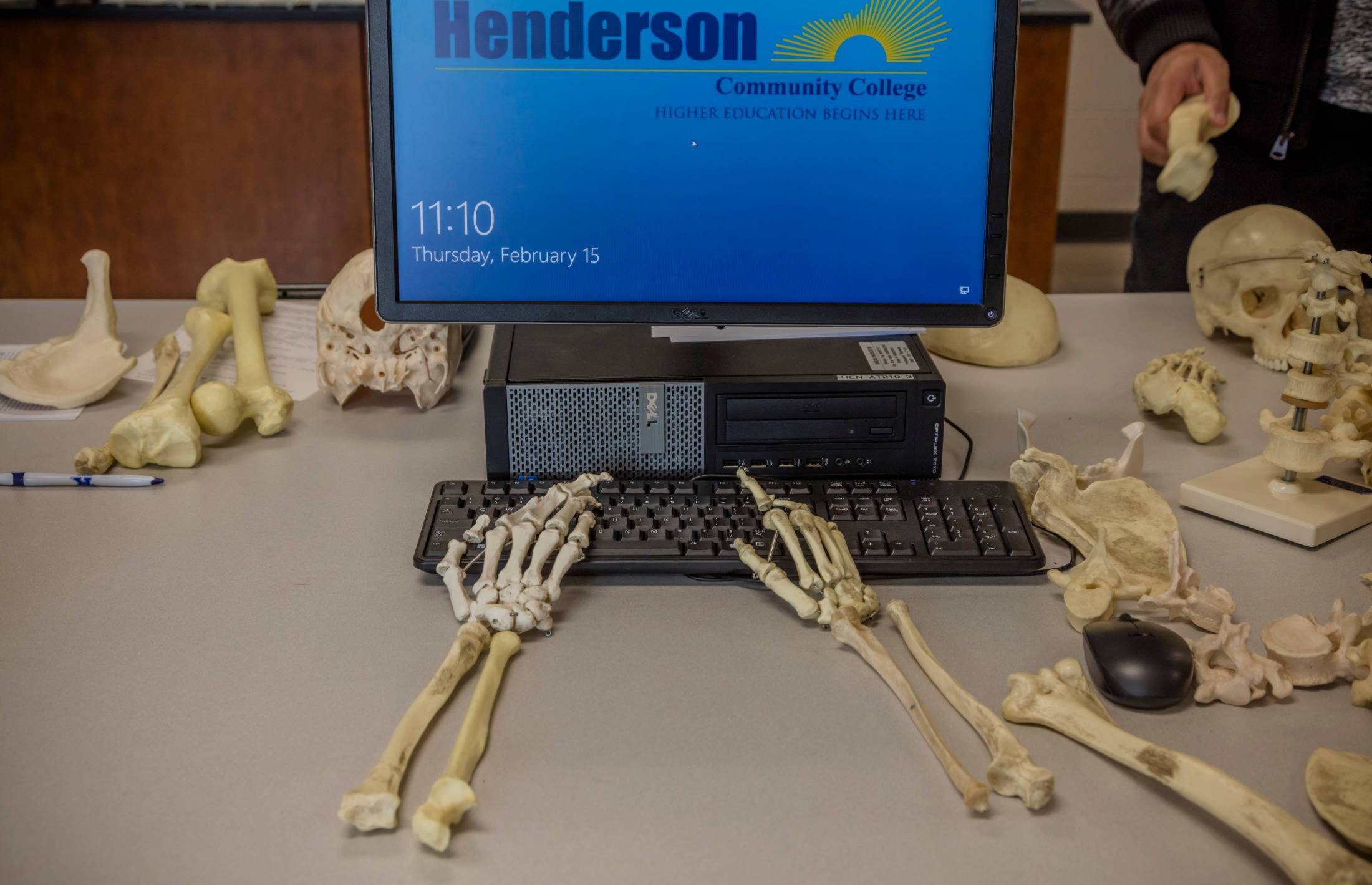 Henderson computer with skeleton