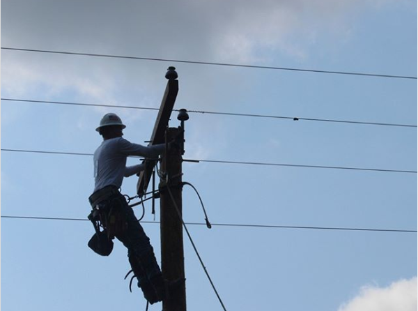 Maysville Lineman student on pole